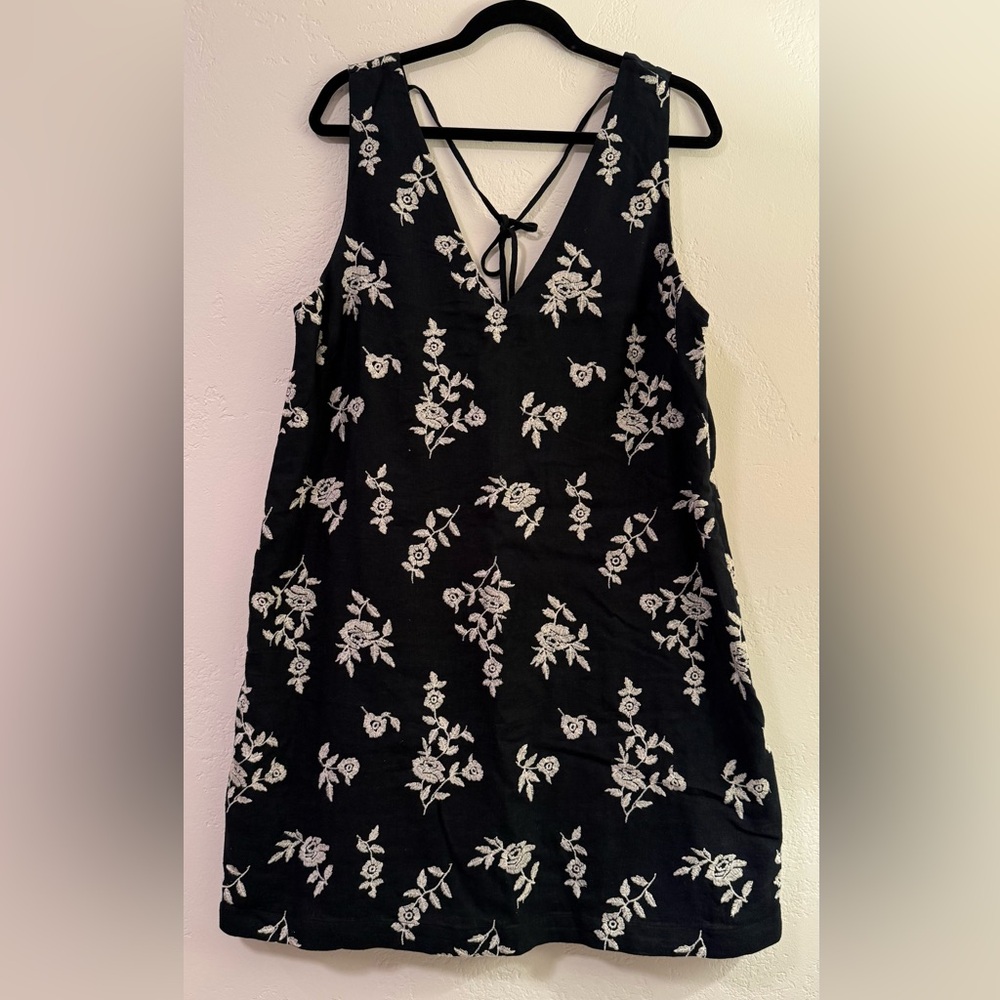 Abercrombie & Fitch Black and White Floral Mini Dress